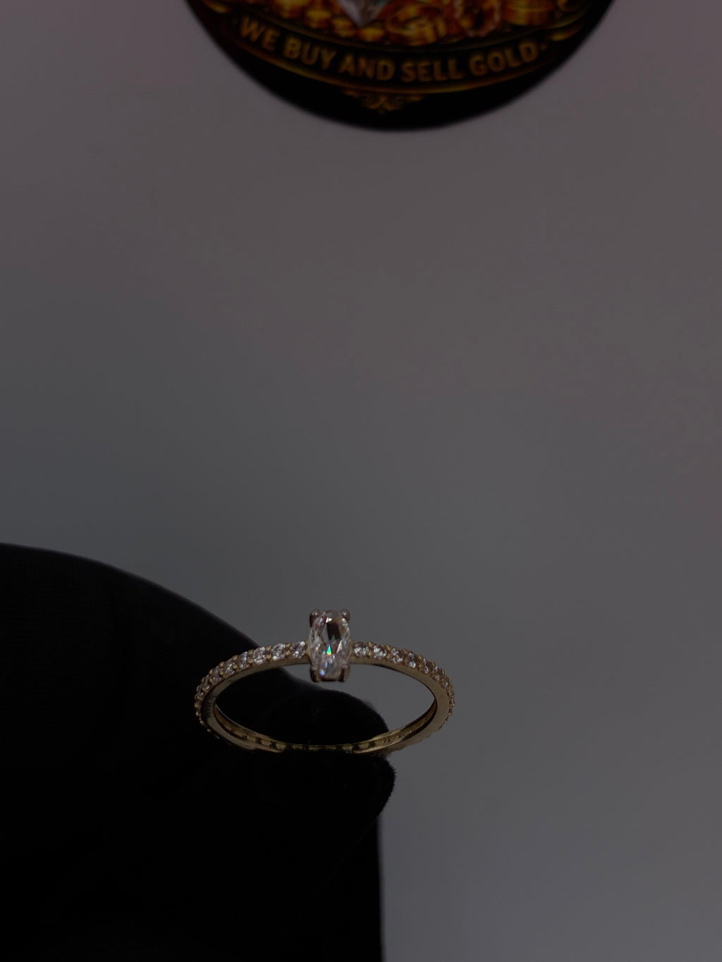 10K Oval Stone Ring ￼
