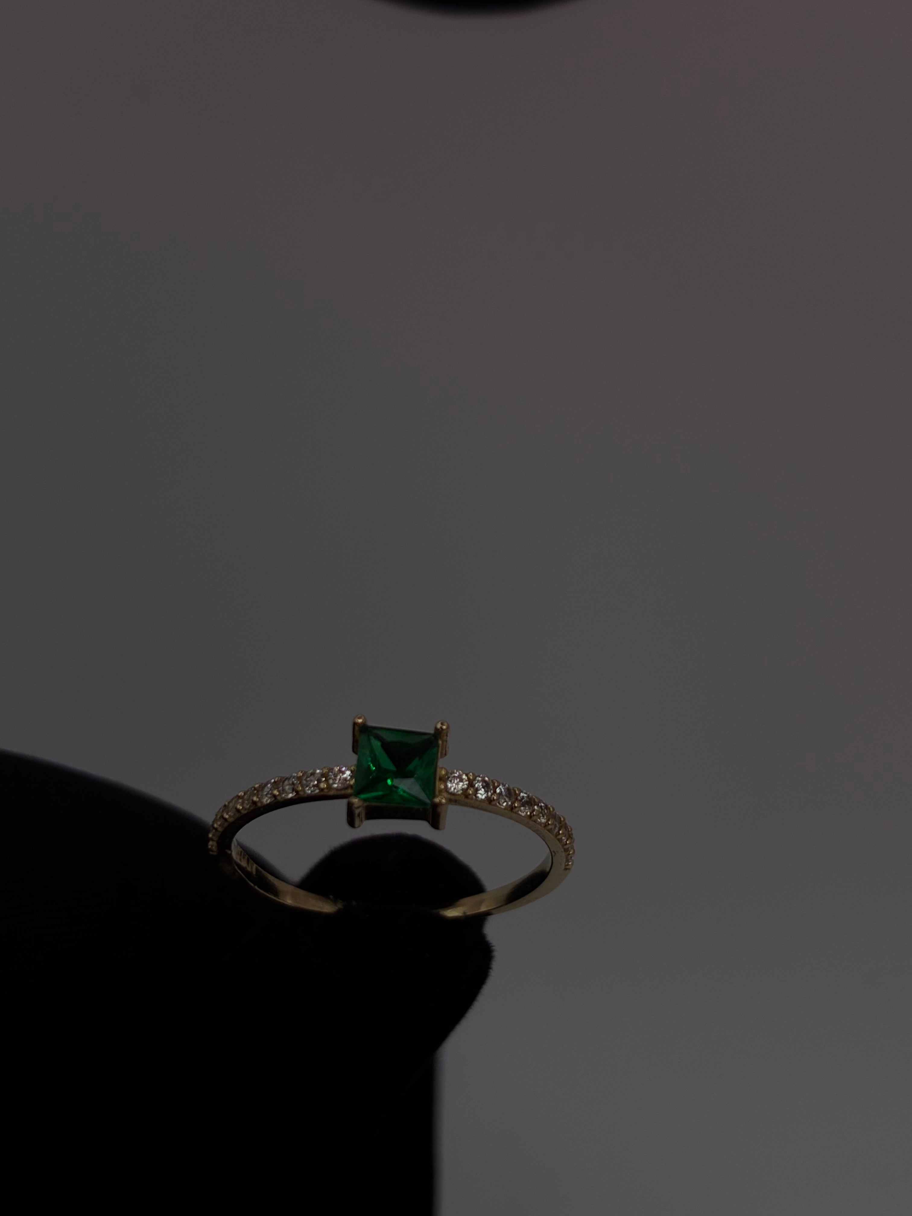 10K Green Stone Ring